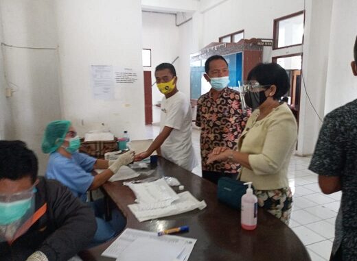 101 Pegawai dan Staf Pemkab Toba Di Rapid Tes Antibodi Guna Deteksi Dini Penyebaran Covid 19