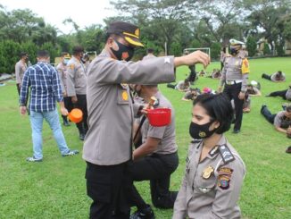 Kapolres Serdang Bedagai AKBP Robin Simatupang SH MHum pimpin upacara kenaikan pangkat setingkat (Korp Raport), Sabtu (2/1/2021) pagi di halaman Mapolres.