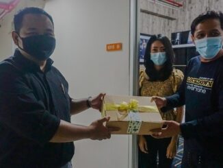 Peringati Hari Sejuta Pohon Sedunia, Sarana Jaya Salurkan 450 Paket Tanaman Penyerap Racun Udara Bagi Warga Menara Samawa