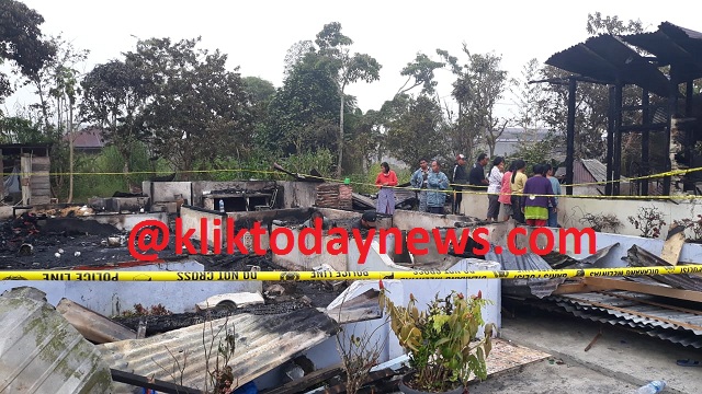 KEBAKARAN memusnahkan dua (2) unit rumah Rabu dini hari (06/01/2021)