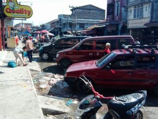 ecamatan Tanjung Tiram Kabupaten Batu Bara kondisinya jalan terlihat kumuh dan semrawut akibat aroma bau busuk.