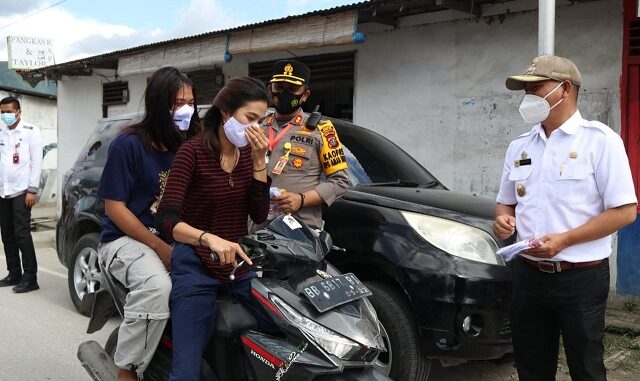 Operasi Prokes, Kapolres, Bupati dan Unsur Forkopimda Taput Turun ke Jalan