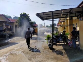 Kegiatan penyemprotan cairan disinfektan di lingkungan Polres Toba termasuk seluruh asrama yang di tempati oleh personil Polres Toba, Rabu (03/02/2021) sekira pukul 09.00 Wib sampai dengan pukul 11.00 Wib