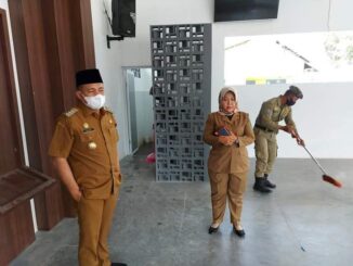 Bupati Batu Bara Ir. H Zahir,M.AP mengunjungi Rumah Batik yang berada di belakang Kantor Inspektorat Kabupaten Batu Bara.