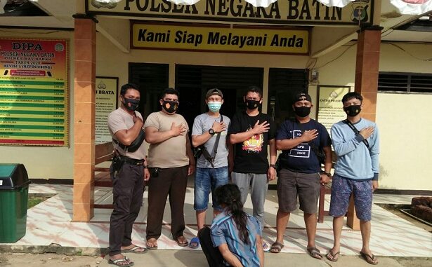 Pelaku dan barang bukti dibawa dan diamankan ke Polsek Negara Batin