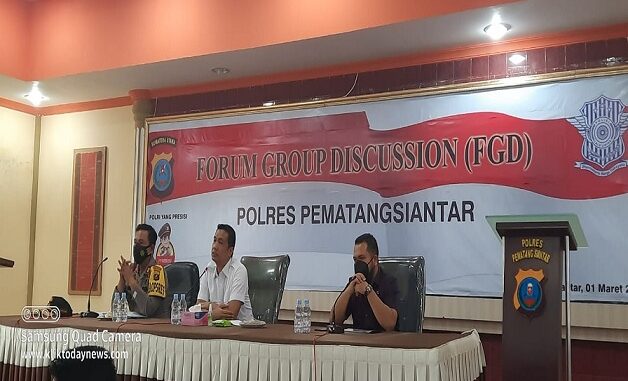 Kapolres Pematangsiantar AKBP Boy Siregar saat acara forum discussion di Aula Widya Satya Brata Polres Pematangsiantar, Senin (1/3/2021).