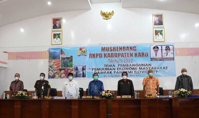 Ket foto ; Bupati Kabupaten Karo Terkelin Brahmana,SH,MH secara resmi membuka pelaksanaan Musyawarah Perencanaan Pembangunan (Musrenbang) foto terkelinbukit