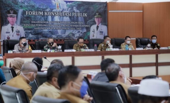 Pemerintah Kabupaten Way Kanan menggelar Konsultasi Publik Penyusunan Rancangan Awal RPJMD Kabupaten Way Kanan Tahun 2021-2026 di Ruang Rapat Utama Setdakab setempat, Senin (29/03/2021)