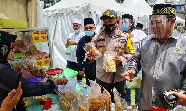 KAPOLRES Simalungun AKBP Agus Waluyo SIK pantau Bazaar, Rabu (04/03/2021)