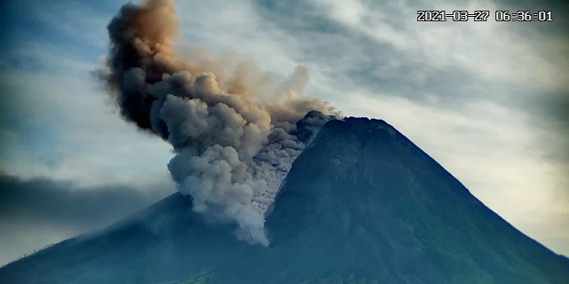 Foto : Pantauan awan panas guguran (APG) Gunung Merapi pada Sabtu (27/3) pagi. (Balai Penyelidikan dan Pengembangan Teknologi Kebencanaan Geologi (BPPTKG))