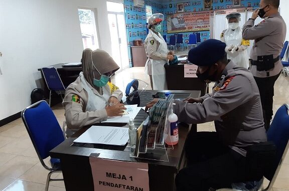 Sebanyak 4145 personel Polda Banten telah melakukan vaksinasi yang diselenggarakan oleh Biddokkes Polda Banten.