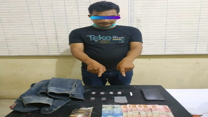 JT (30) Terduga tersangka pemilik narkoba jenis shabu dan sejumlah barang bukti yang berhasil diamankan Petugas.foto(ist) terkelinbukit