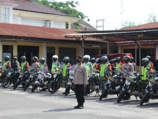 KAPOLRES Pematangsiantar AKBP Boy Sutan Binanga Siregar SIK, pimpin Apel Gabungan gelar Patroli Skala Besar di Lapangan Apel Polres Pematangsiantar, Kamis (29/04/2021