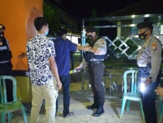 Polres Way Kanan melaksanakan pengamanan di Gereja Khatolik Keluarga Kudus Kecamatan Baradatu Kabupaten Way Kanan. Rabu (1/4/2021)