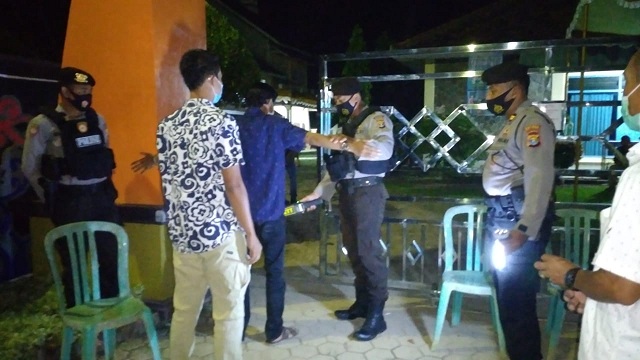 Polres Way Kanan melaksanakan pengamanan di Gereja Khatolik Keluarga Kudus Kecamatan Baradatu Kabupaten Way Kanan. Rabu (1/4/2021)