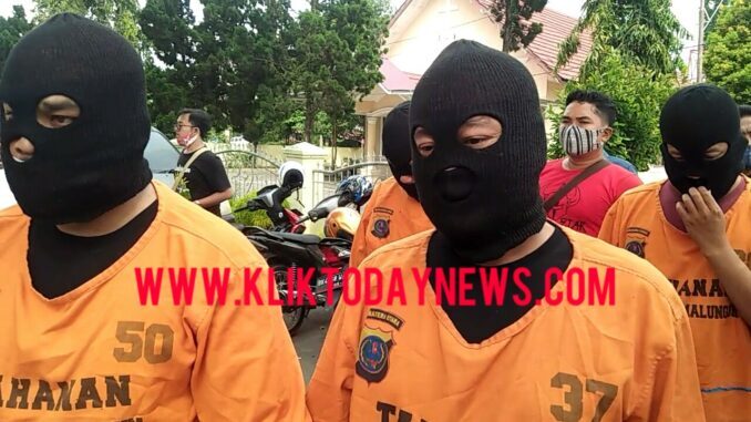 POLRES Simalungun tetapkan enam (6) orang sebagai tersangka dalam kasus penganiayaan yang menyebabkan kematian Youvan