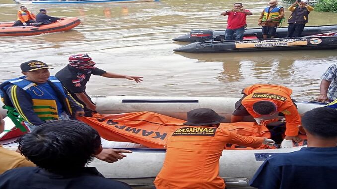 Penemuan korban salah seorang pemudik yang hanyut di Sungai Batang Kapur, Limapuluh Kota. (Photo: Diskominfo Kampar)