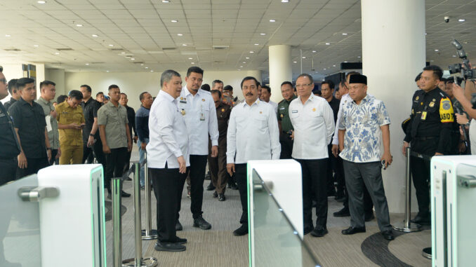 Gubsu dan Menteri Imigrasi resmikan Autogate (6)
